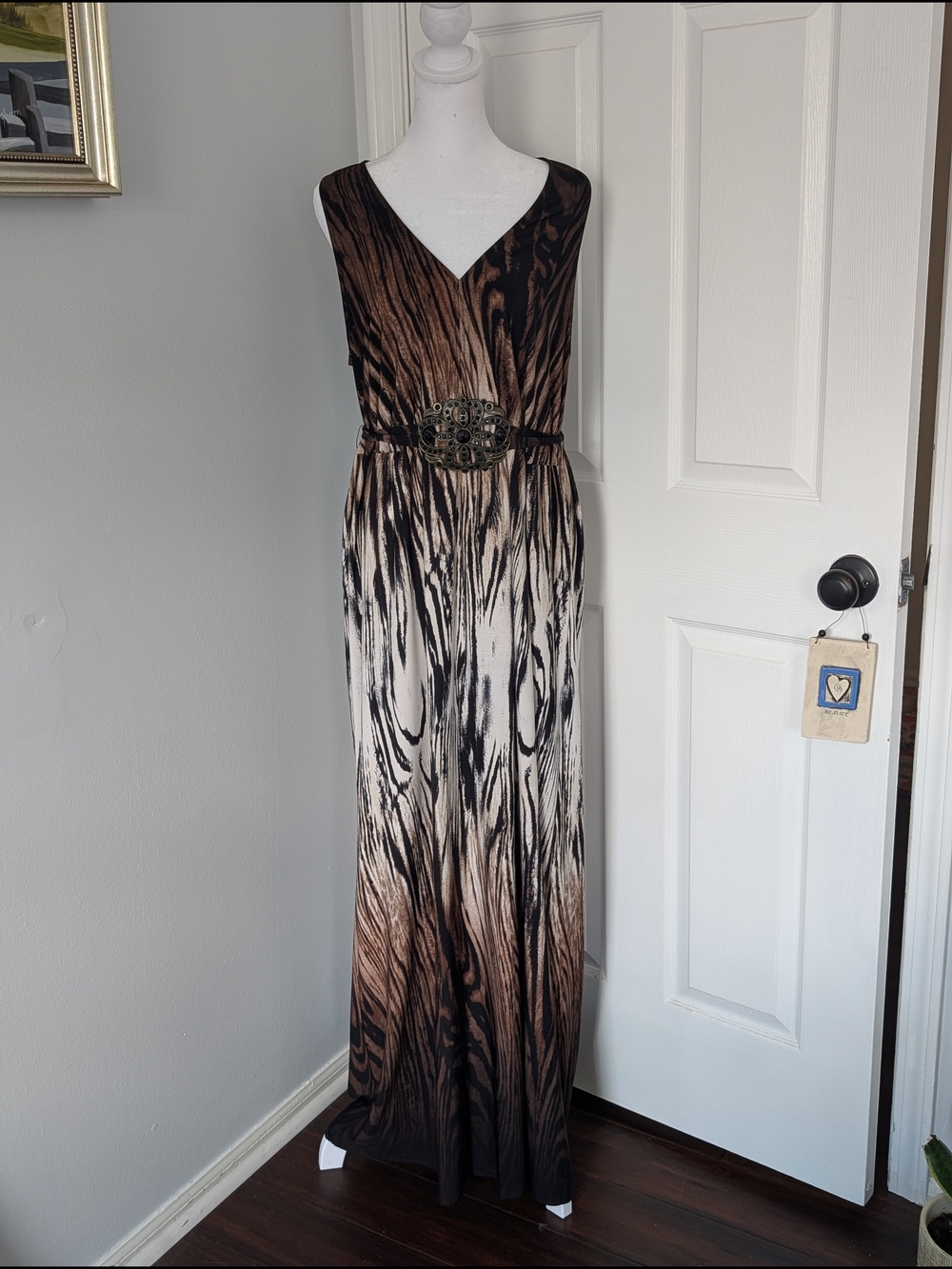 Roz & Ali Brown and White Ombre Animal Print Sleeveless Maxi Dress